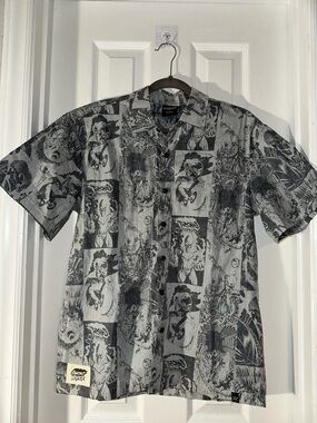 Marvel Black & White Graphic Short-Sleeve Button-Up Shirt